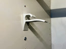 Cap-Halter mit Pins im IKEA PAX Schrank eingesteckt, leer